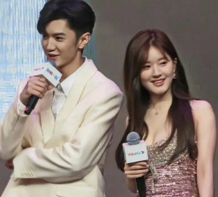 曾黎节目谈赵露思,曾黎和赵露思跳舞谁穿黑色衣服