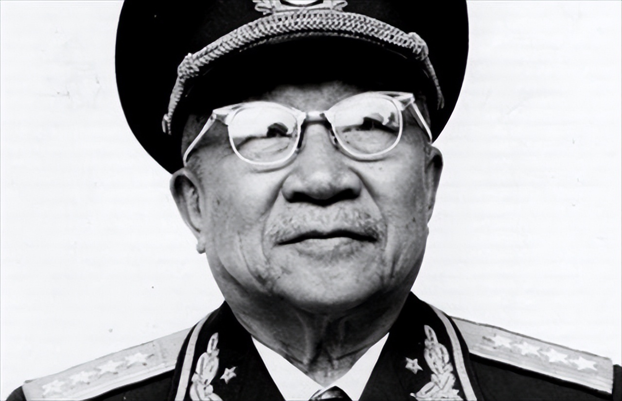 1942年，为让战士不捡烟屁股抽，张云逸自费42元创办首个军中烟厂