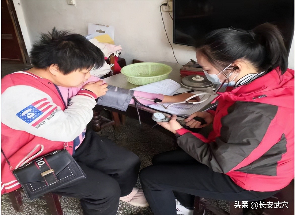 田镇街道：“献礼”*会两**保障辖区一方平安