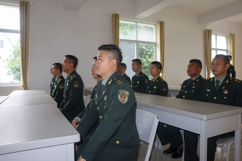 学习二十大，军营沐*党**辉