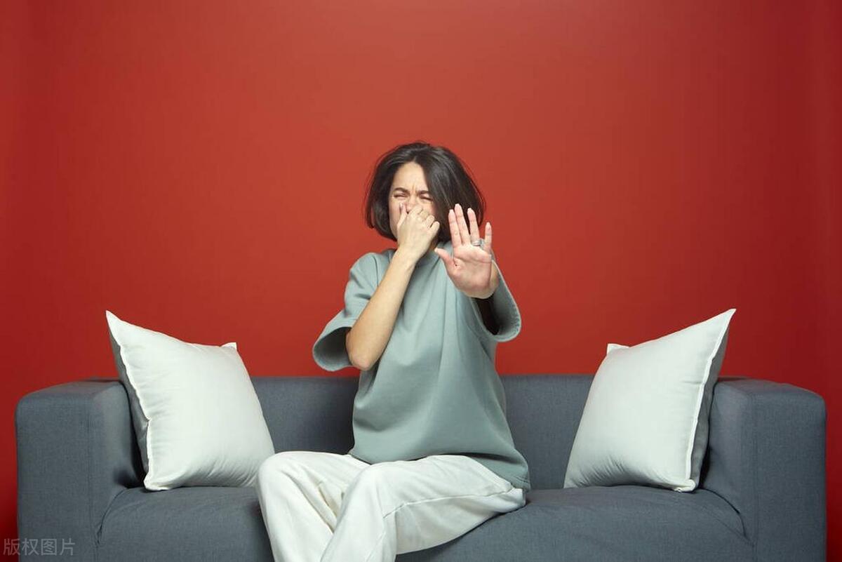 老公出差回来，早上他上完厕所，一张嘴就是一股屎味，这是干嘛了