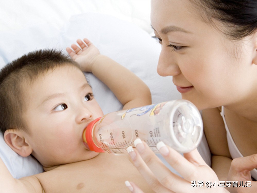 宝宝喝水不太讲究,新生宝宝喝水太多的危害