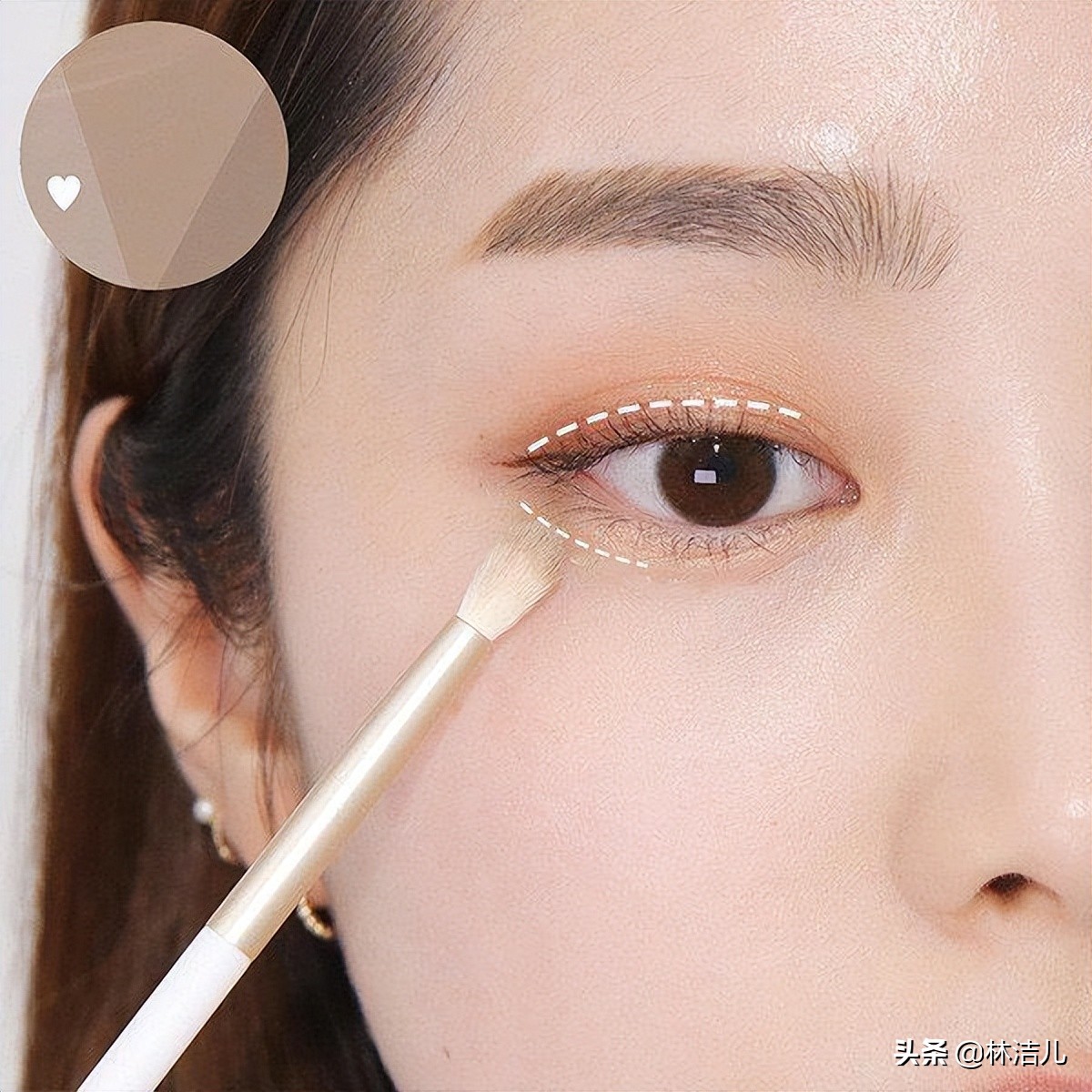 郑丽媛是长脸女星代表？她的妆容好有心机，简单6步就能缩短中庭