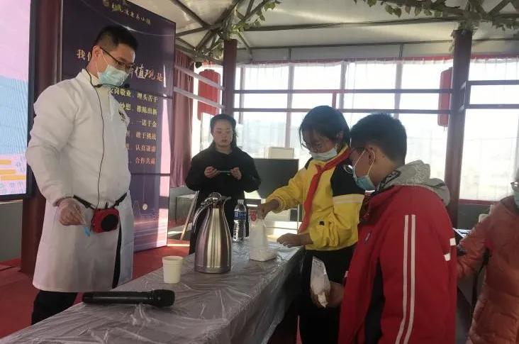 北诗镇科协等部门在卧龙湾康养小镇开展关爱未成年人科普实践研学