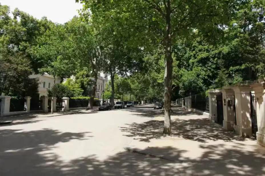 一年不一定出一套！无数人在伦敦这些地方排队等房，一房难求