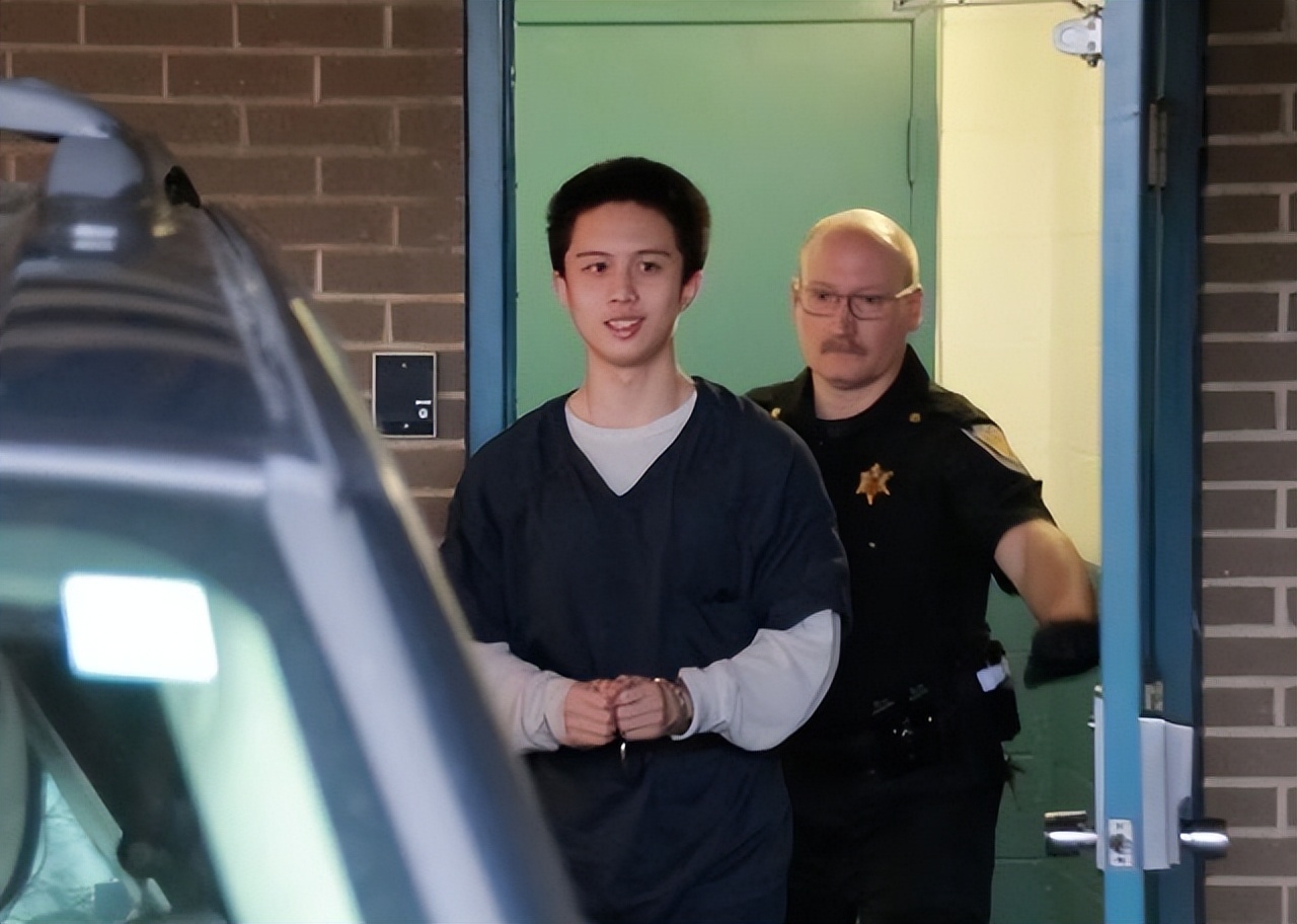 被母亲喂养12年、同床15年，痴狂到畸形的母爱将爱子送进监狱