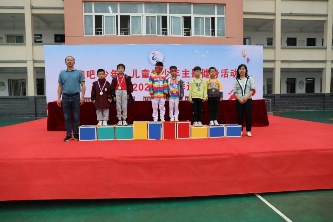 四月芳菲春意暖踏春赏花正当时,四月春意浓踏青赏花正当时