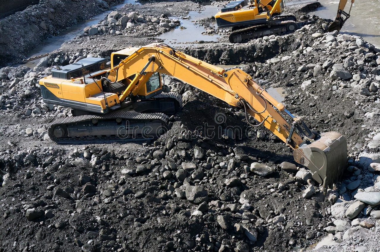 买二手挖机如何辨别和遇到哪些坑,如何避免买二手挖机的坑