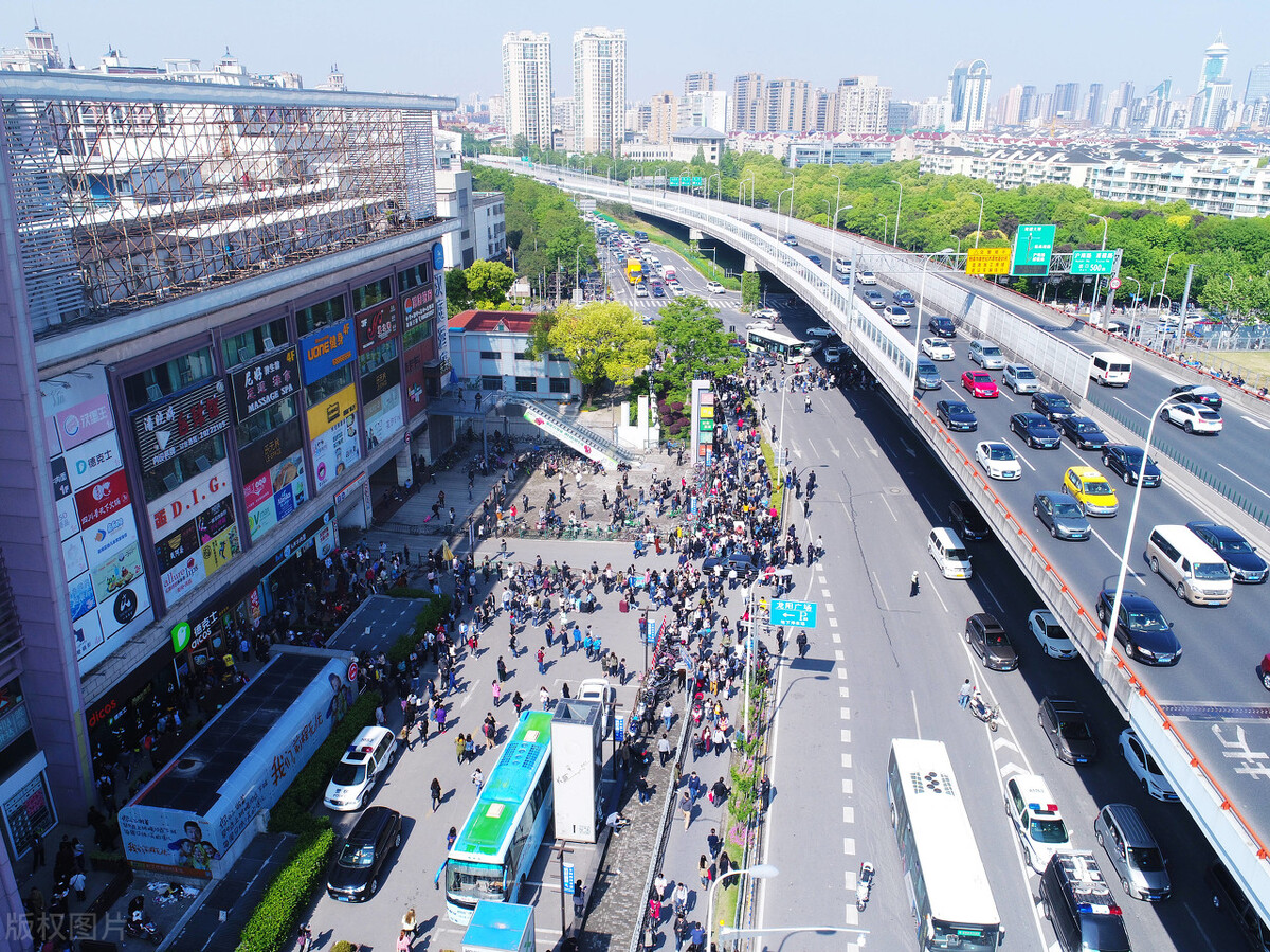 在成都普通上班族一年能存多少钱,成都工作一天要花费多少钱