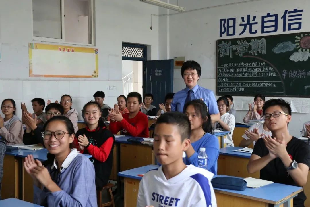 走进法治社会,走在法治的路上