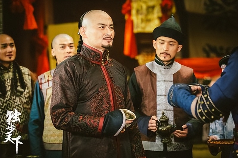 李成梁炫耀脚底有7颗黑痣，贵不可言，小妾：野猪皮脚底有7颗红痣