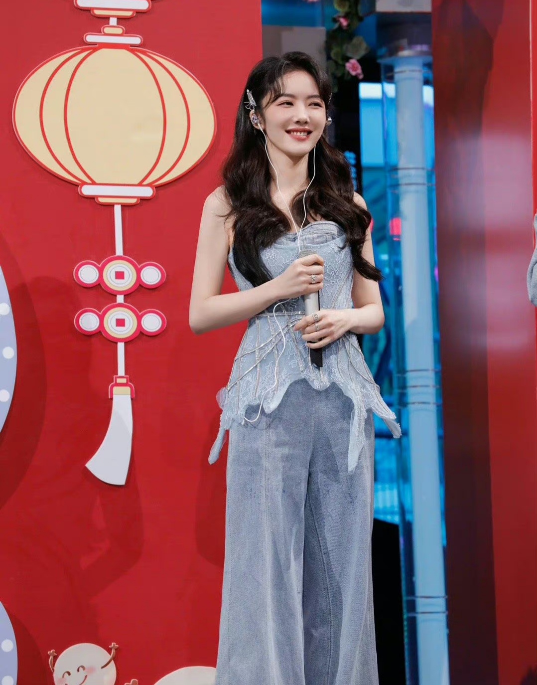 蔡文静黑色短袖上衣,蔡文静同款衣服牛仔背心