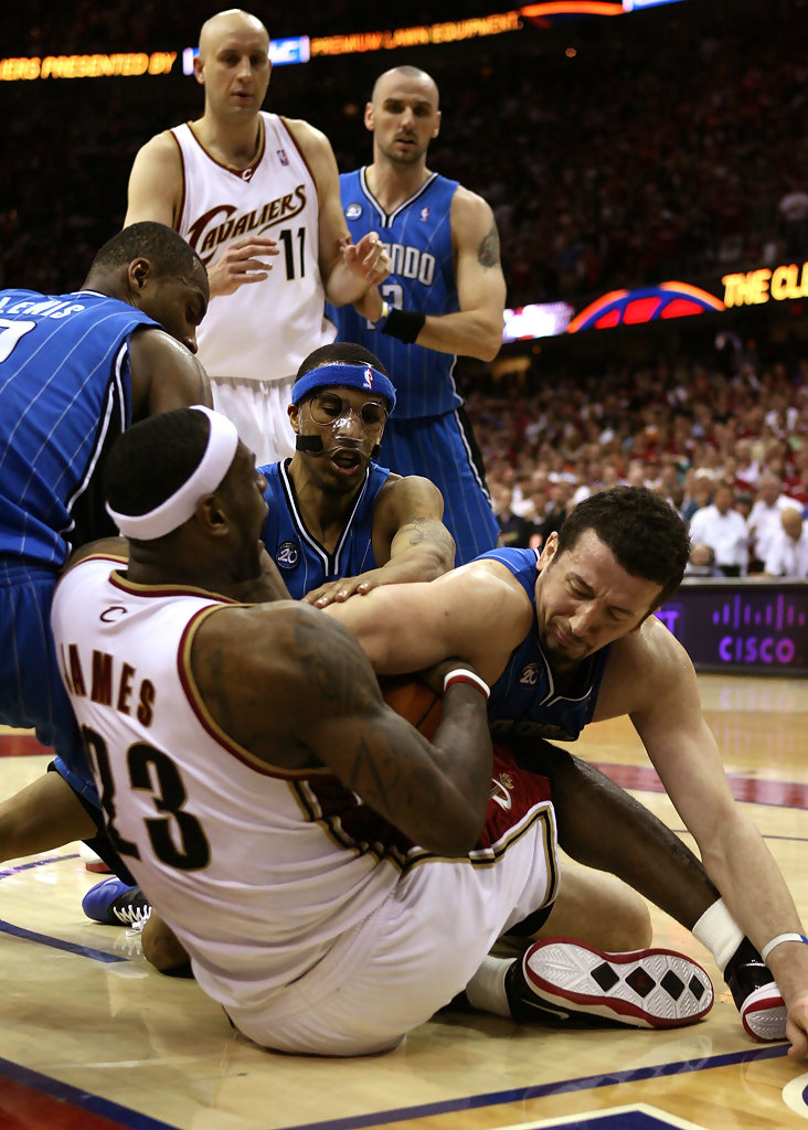 鏄熸湀寮垁,鐗圭鏍奸瞾椹埡棣栧彂