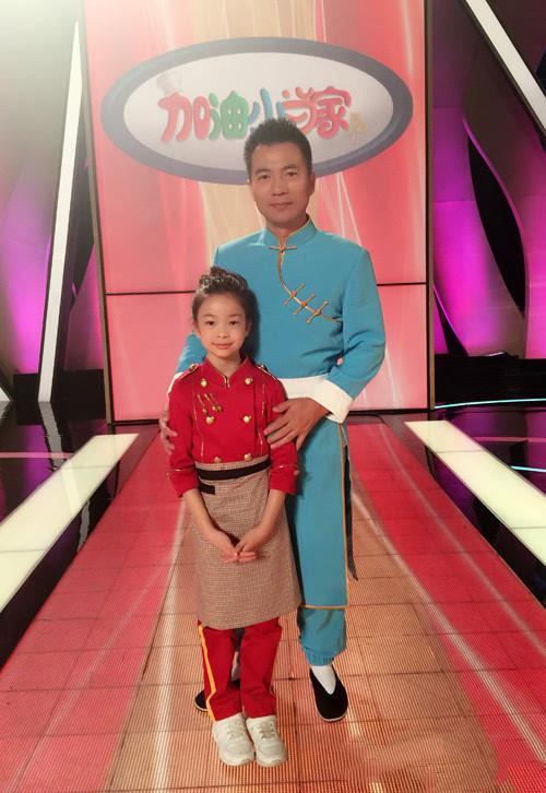 黄健翔前妻孙颖现状,黄健翔一家近照