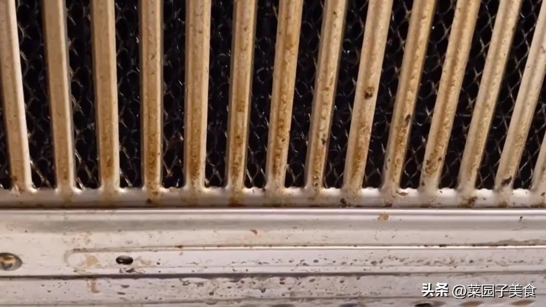 专业师傅清洗油烟机,师傅上门清洗油烟机不用机器吗