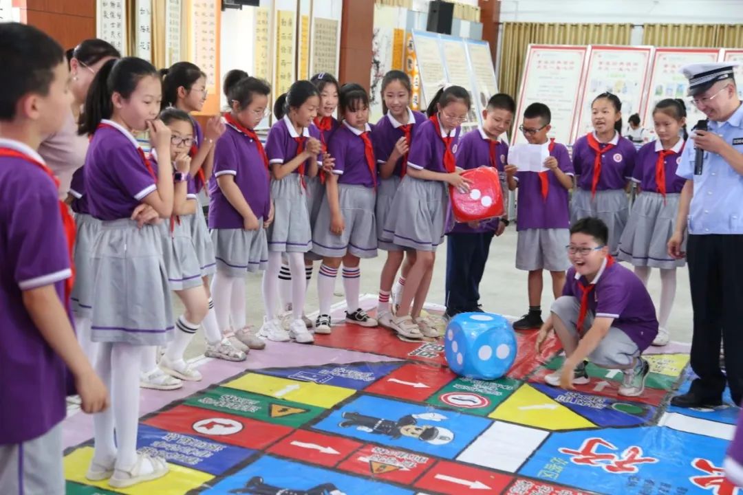 一盘“飞行棋”交规入心里