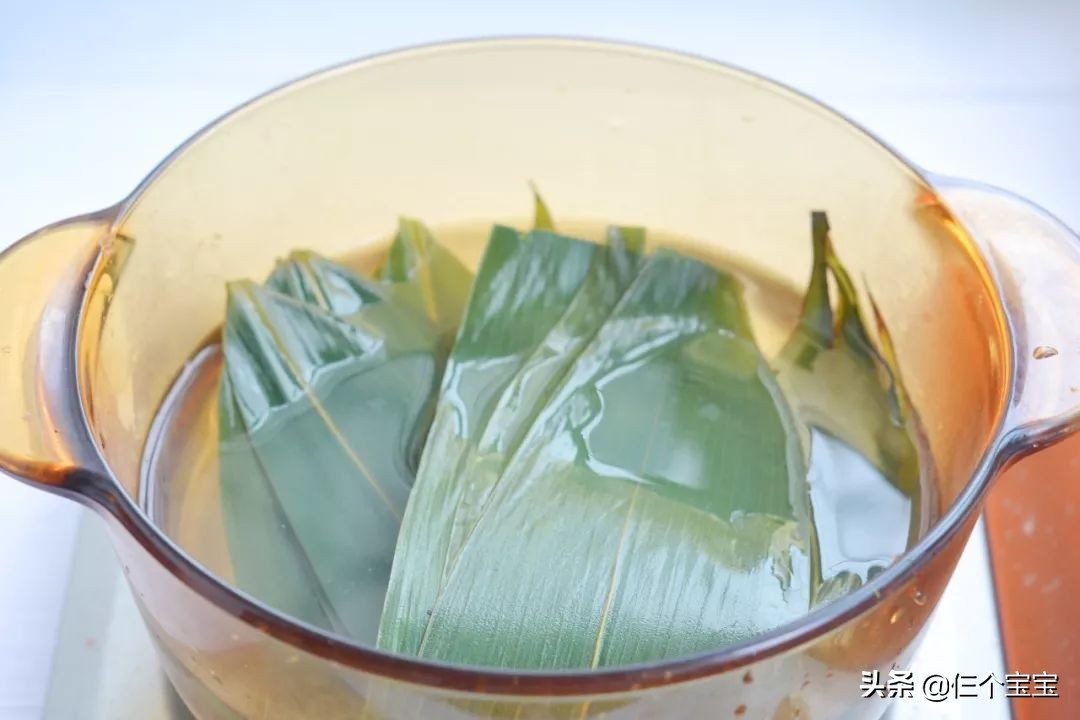 手残党怎么包四角粽子,六个月以上宝宝粽子做法