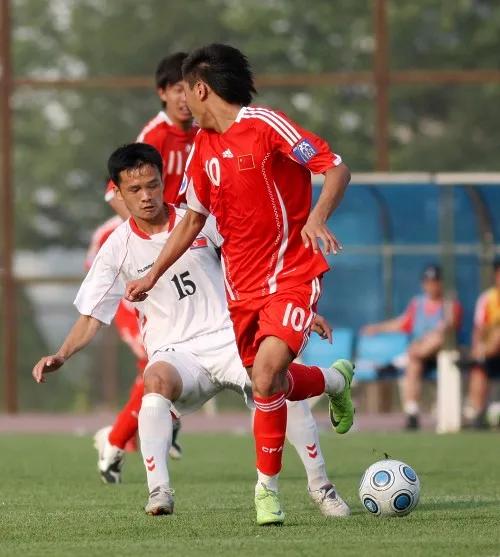 国足女强男弱,姑娘吐槽中国男足