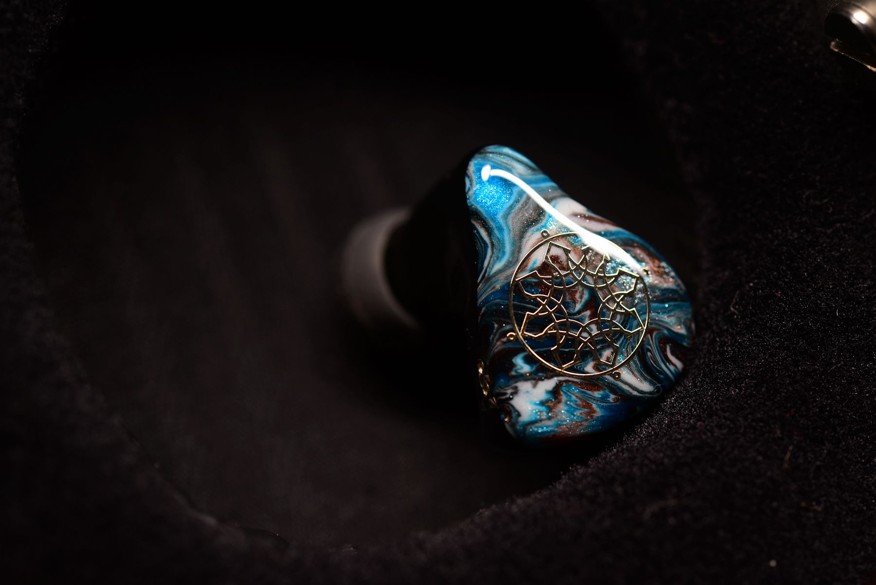 没想到香港本土还有高端耳机，11单元让人有退烧的冲动