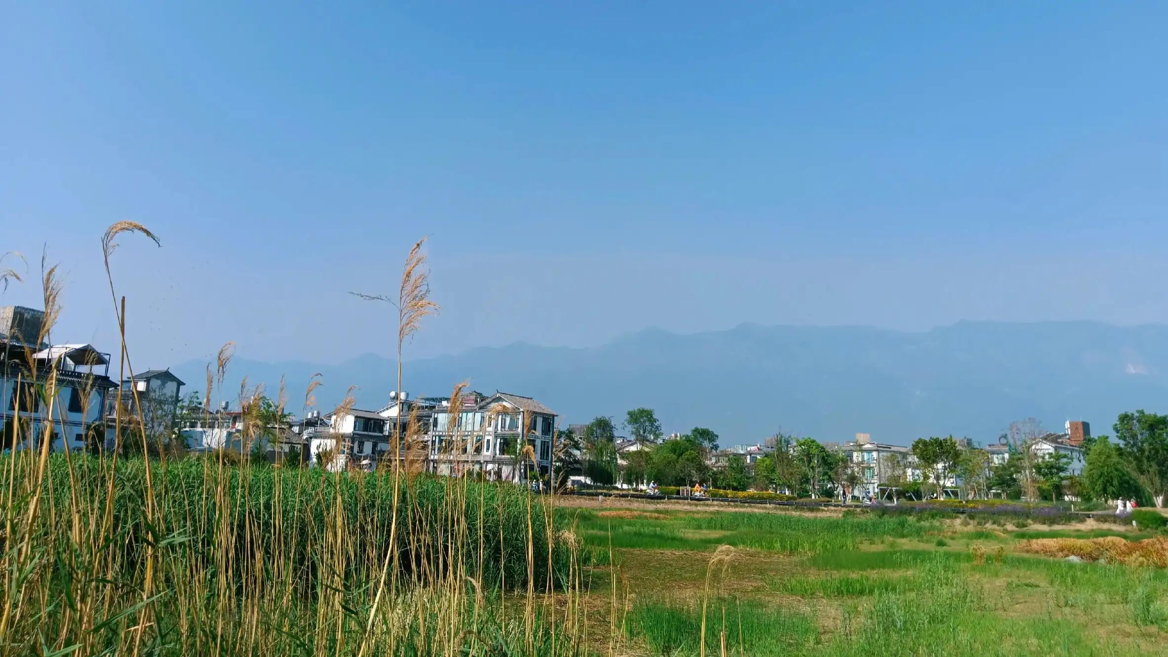 53岁女人退休工资2500如何,独居50岁女人每月四千生活费够吗