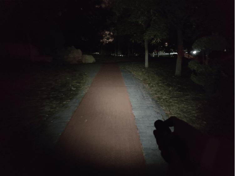 一筒搞定多用途！CYANKSY这款户外手电可是太顶了