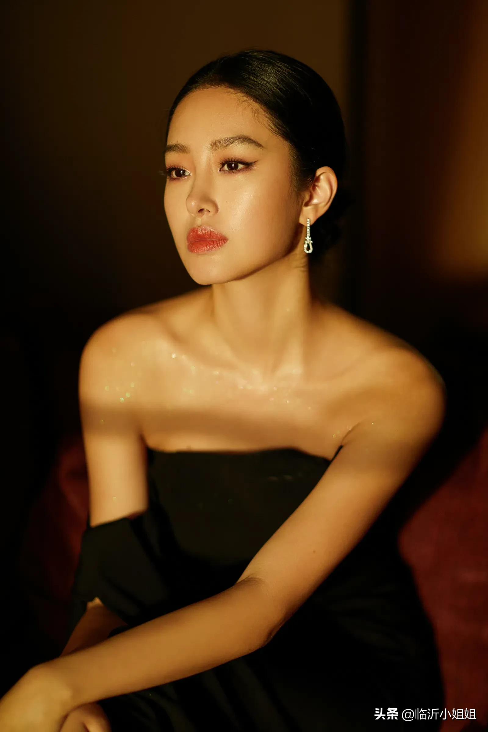 杨采钰惊艳写真图片,杨采钰惊艳写真照片