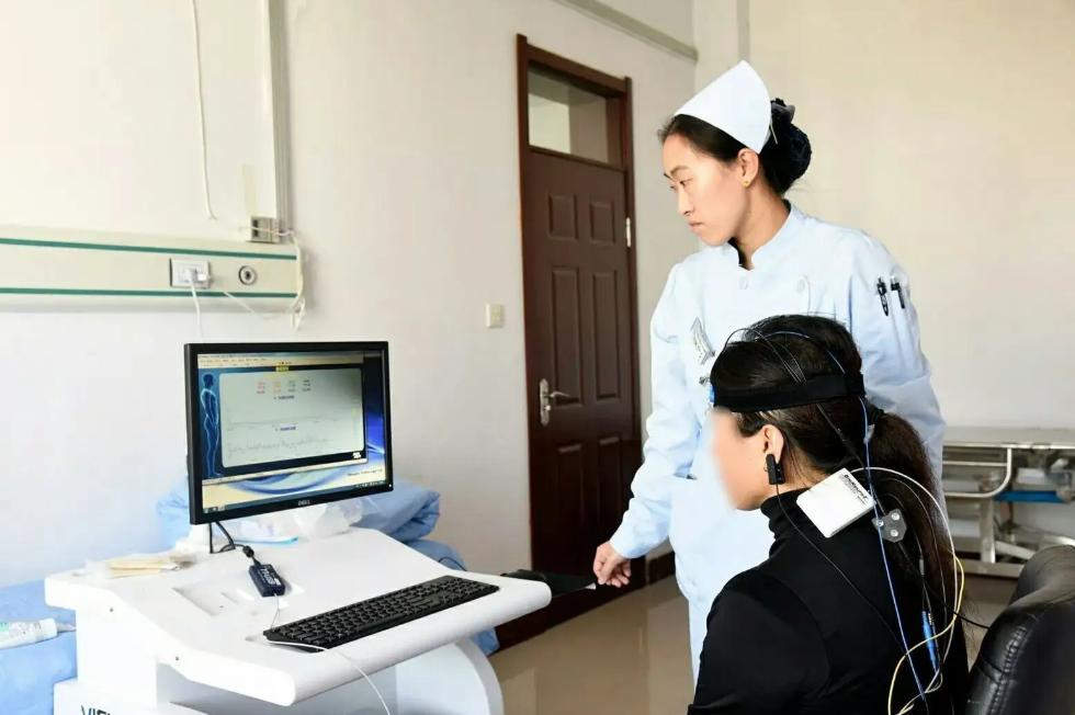 一打喷嚏、咳嗽就漏尿？医生：这是一种病，中老年女性更常见