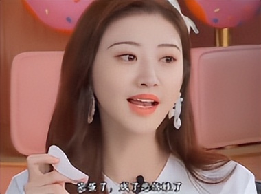 背景成谜景甜：坐拥3.5亿豪宅，拒绝张继科被金主强捧十年不红