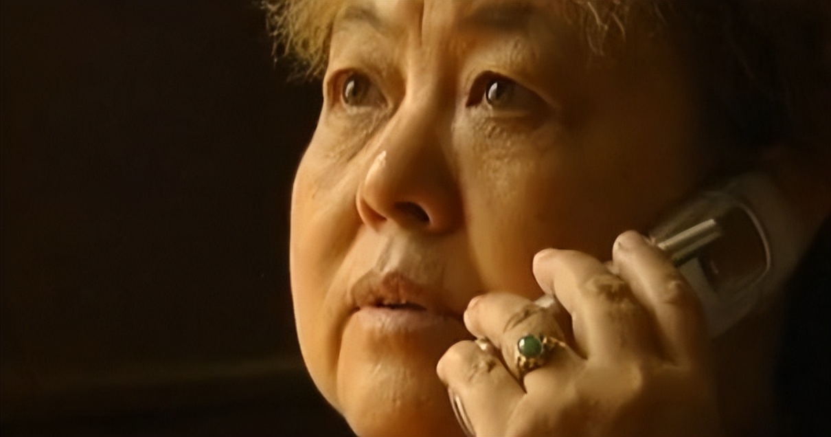 湖北男子去世母亲拨通了他的电话,男子把父母的遗体火化