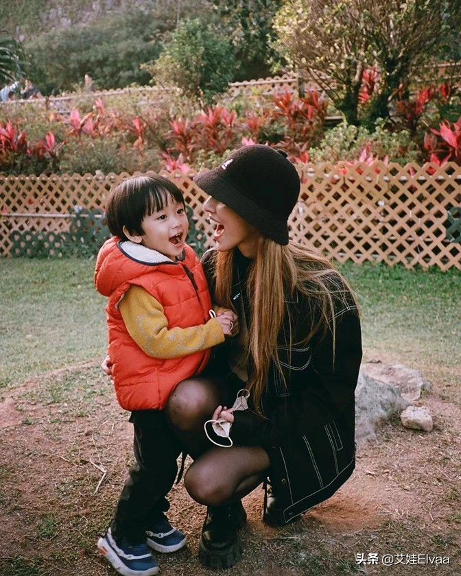 陈凯琳好身材,陈凯琳穿红色外衣秀身材