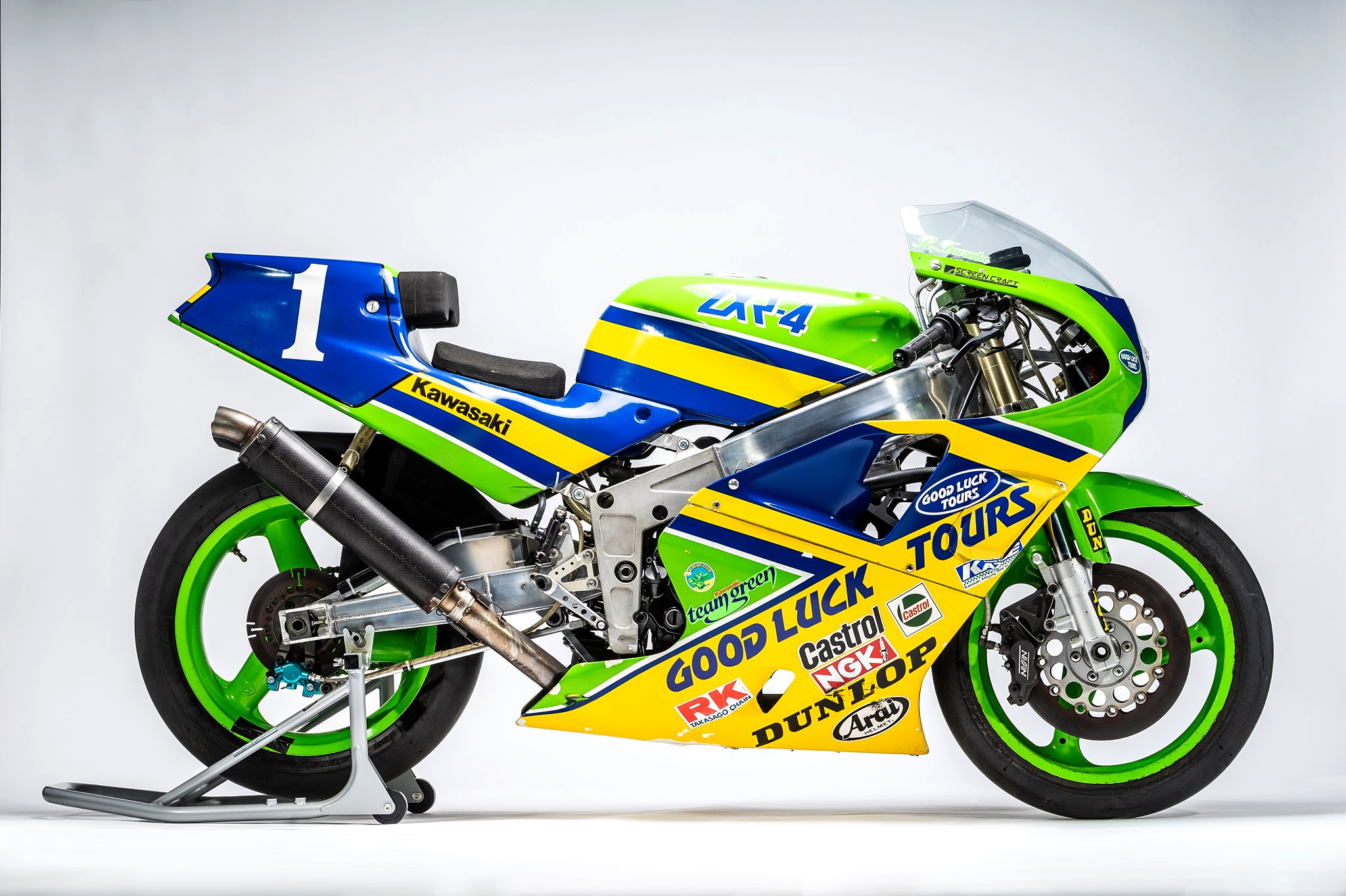 老照片:TT-F3赛车规格的KawasakiZXR-4