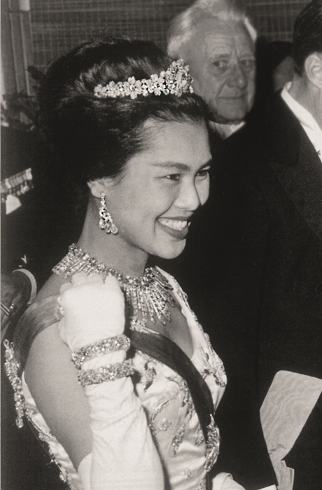 泰国王后诗丽吉钻石王冠,泰国国王皇冠