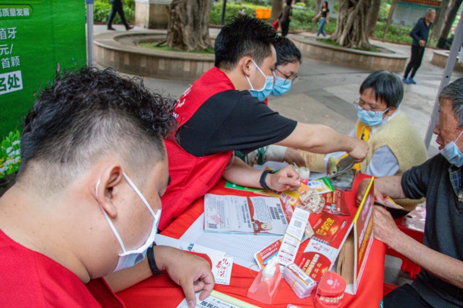 爱牙健康科普,爱牙护牙健康行动进校园