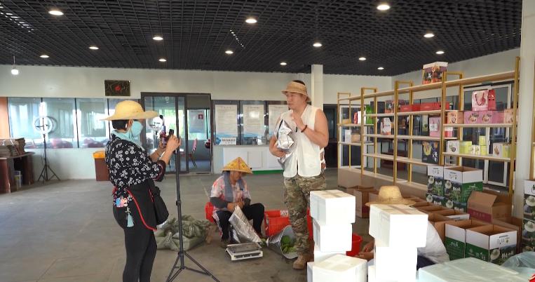 我是新农人|技术员变身带货主播，他为江夏特产代言！