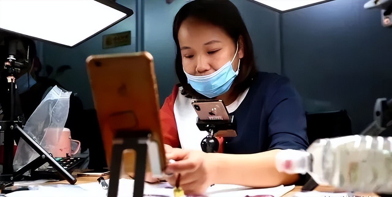 翡翠的水到底是个什么东西,翡翠的水说的是清透度吗