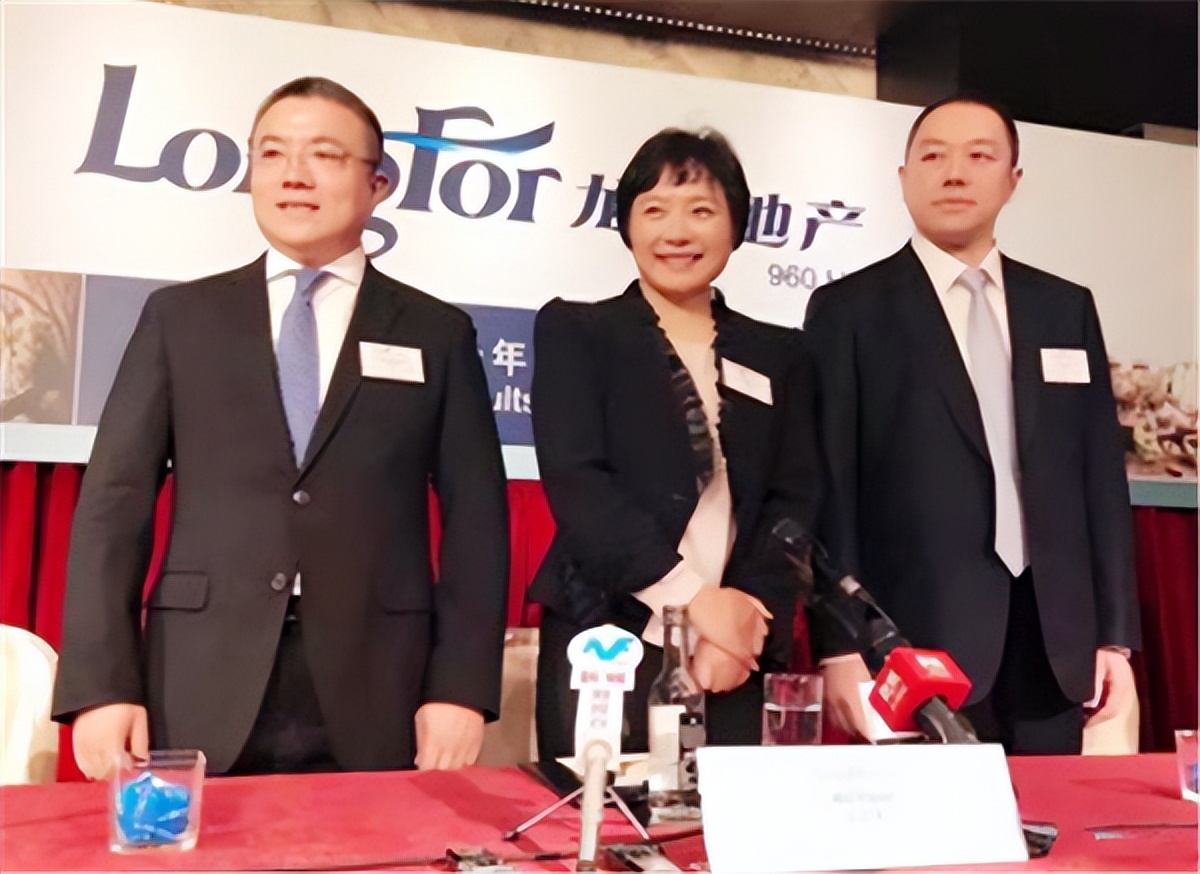 蔡奎和吴亚军离婚原因,蔡奎身价有多少亿