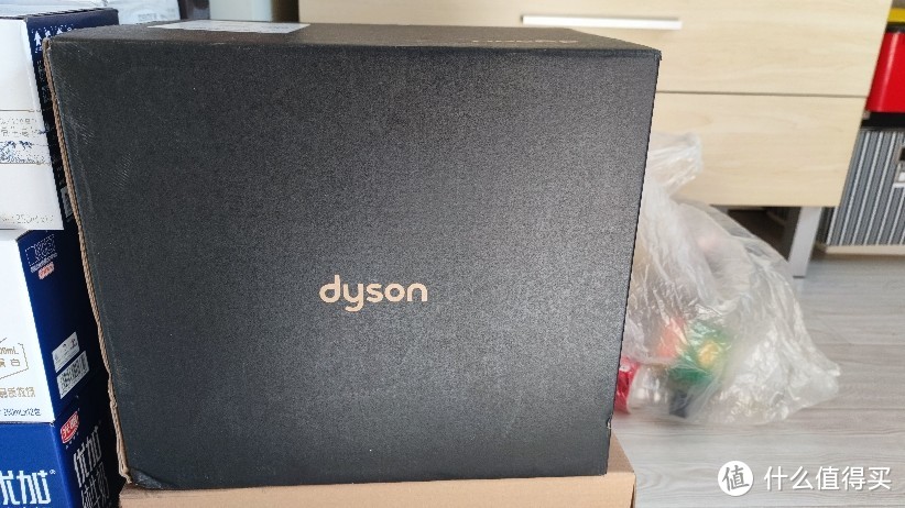 戴森v15吸尘器只配一块电池吗,戴森吸尘器v10可以换电池吗