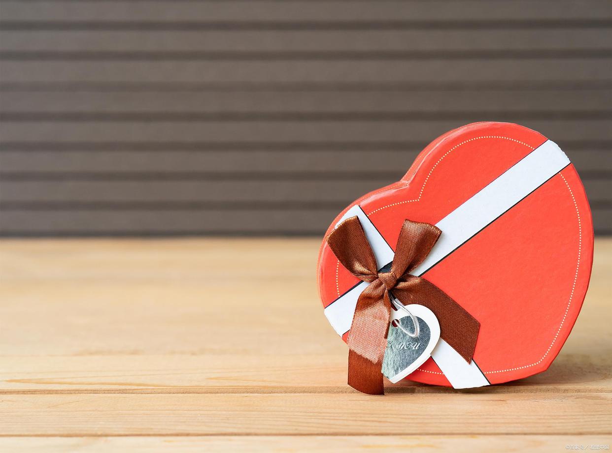 女神节送职工什么礼物最合适,正在追的女孩过女神节送什么礼物