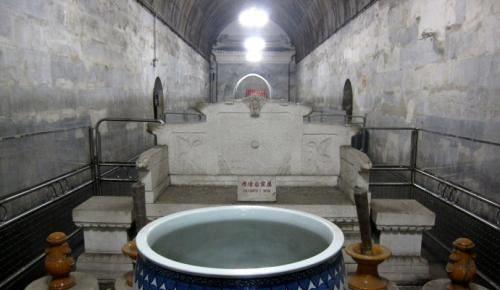 定陵地宫不解之谜,定陵的文物打开一瞬间灰飞烟灭