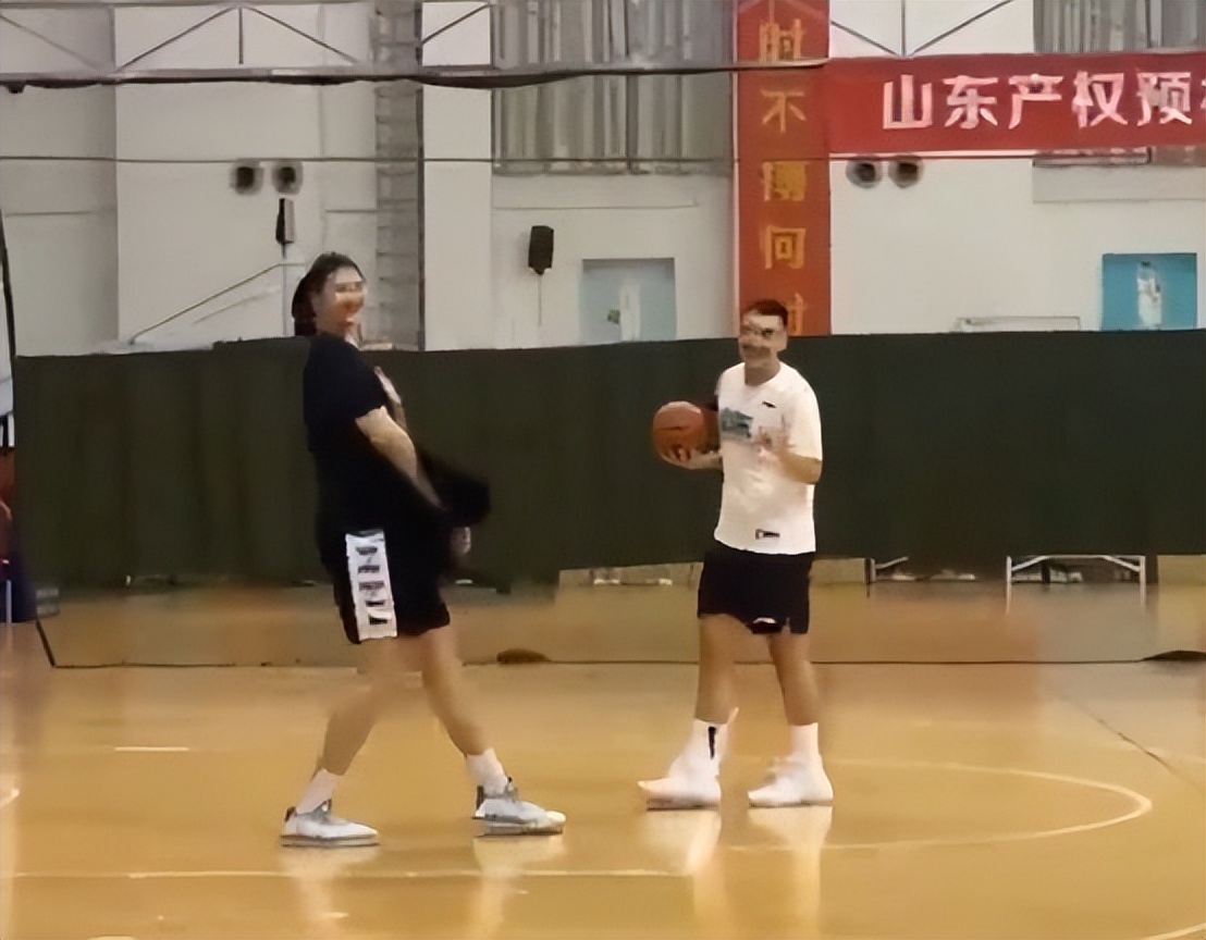 女篮张子宇16岁身高2米28比姚明高,女篮2米26张子宇现状