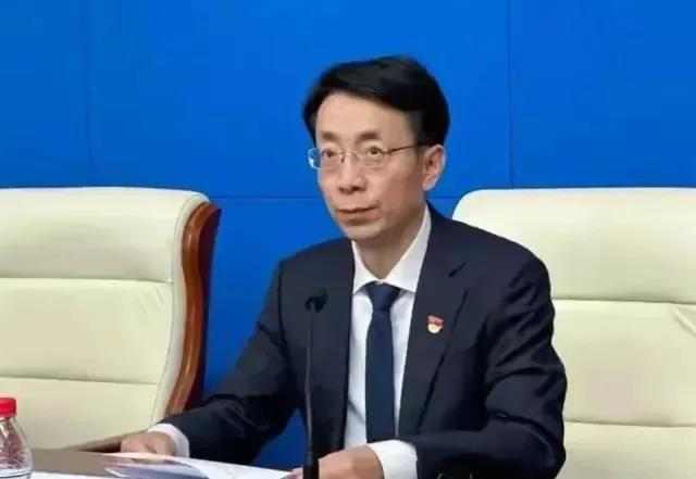 成都太古里牵手门事件影响,中石油高管牵手门事件是真是假