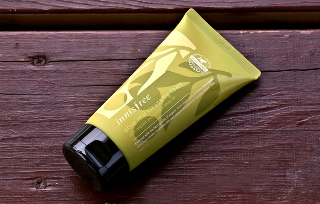 推荐一款祛黑头补水洗面奶,好用的祛黑头洗面奶推荐