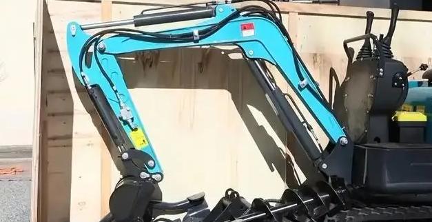 美国大爷网购中国老人机,美国大爷买中国挖土机