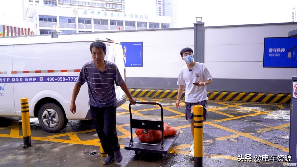 电车跟车记｜负债两百万每天工作20小时这台车给他坚持的底气