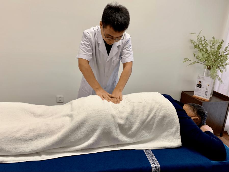 走进中医|运用中医岐黄针对中风后下肢痉挛症状的治疗