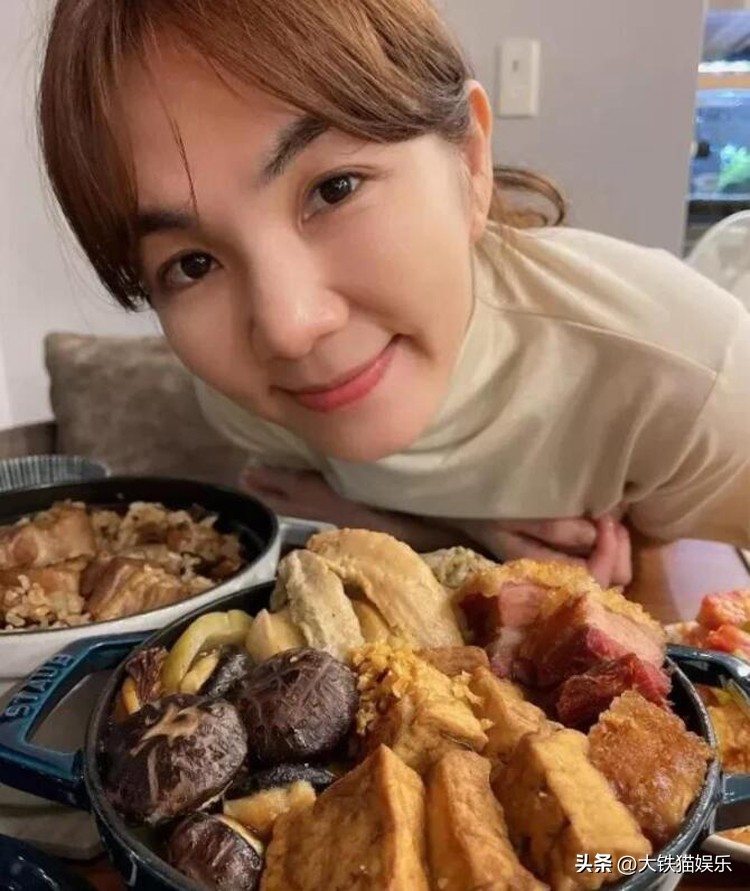 表面是女神,表面上是女神