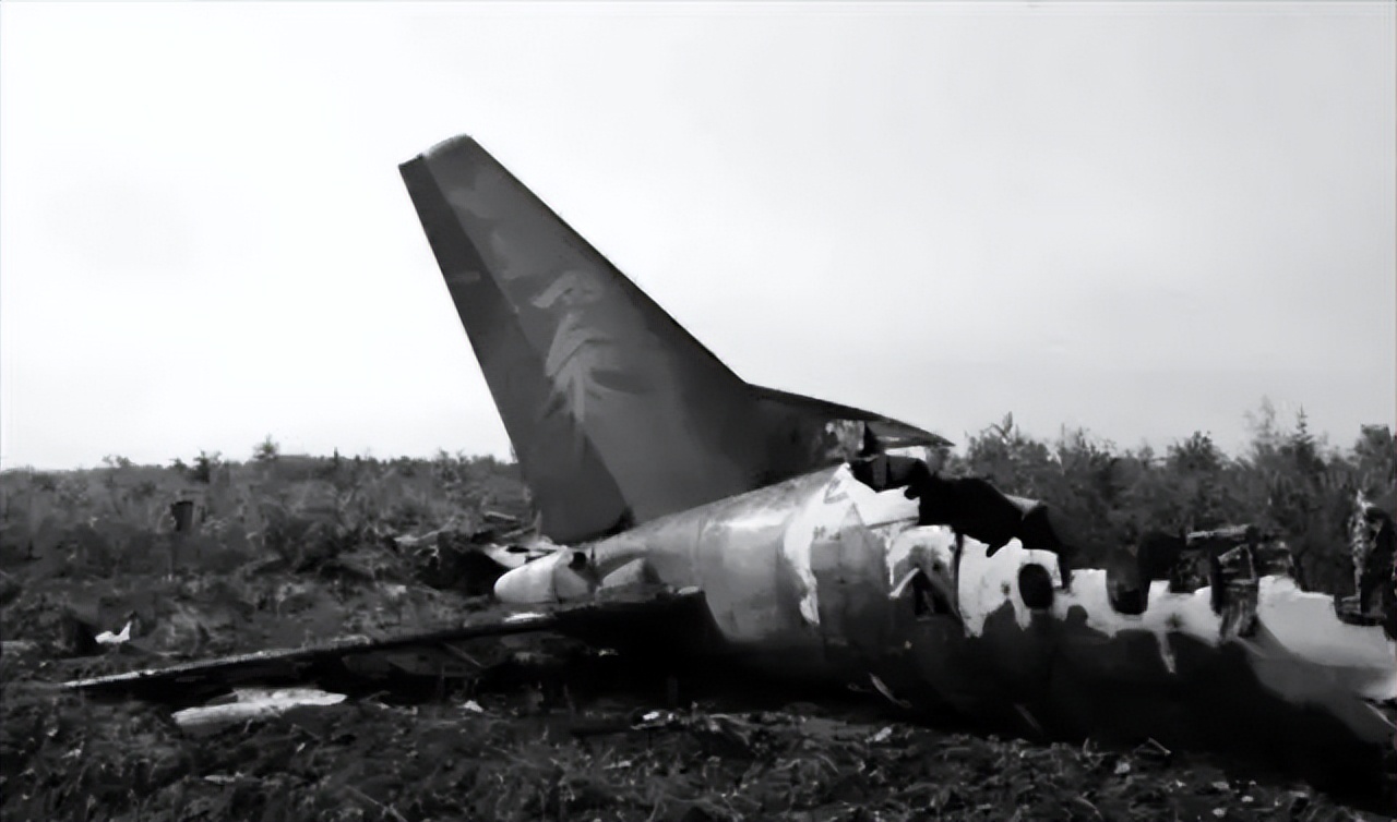 发生空难是不是航空公司违约,发生空难保险公司一般赔多少