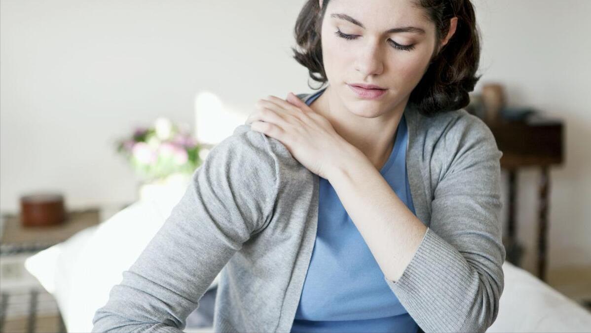 纵隔肿瘤会引起后背肩胛骨痛,右侧背部肩胛骨疼是癌症早期信号