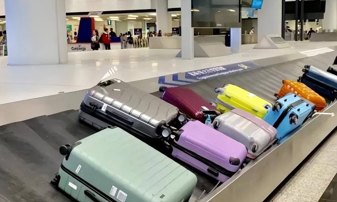 坐飞机值机后就可以登机了吗,坐飞机已值机还需要取纸质机票吗