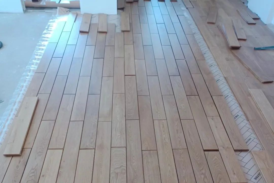 谁说地板的复购率低？两年4套房都用天格，好产品不缺“真铁粉”